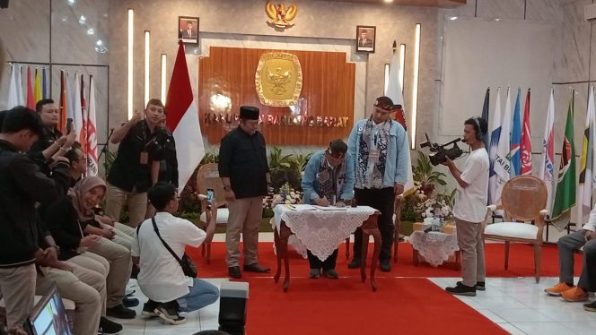 
					Hari ke-2 Pendaftaran Bacabup dan Bacawabup dari Partai PKS dan Demokrat, Didik dan Gilang Dirga Akhirnya Resmi Mendaftar