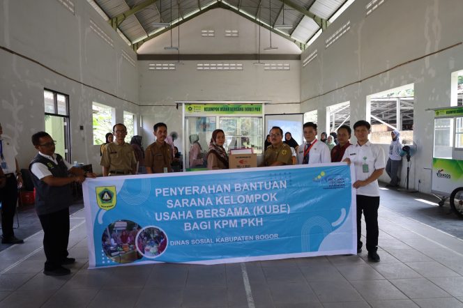 
					Pelaku UMKM di Kecamatan Rumpin Dapat Bantuan Alat Usaha Dari Dinsos Kabupaten Bogor