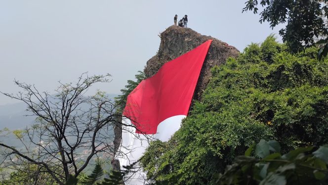 
					Sang Saka Merah Putih Raksasa, Berkibar Gagah Di Puncak Situs Gunung Munara Rumpin