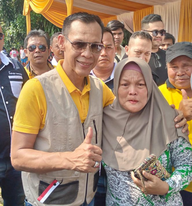 
					Warga Kemang Menangis Terharu Dapat Hadiah Umroh Dari Cabup Bogor Jaro Ade