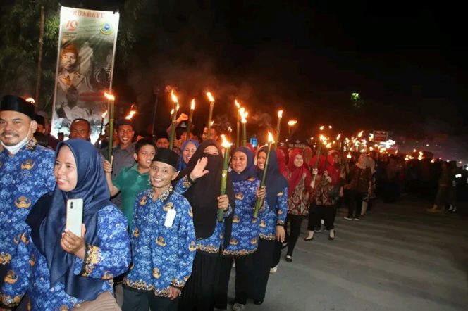 
					Peringatan HUT RI ke-79, Walikota Tanjungbalai Melepas Ratusan Peserta Pawai Obor