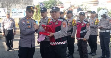 Atas Dedikasi dan Loyalitas yang Tinggi, 2 Anggota Polsek Caringin Terima Reward