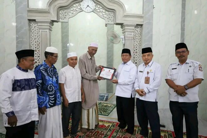 
					Wali Kota Tanjungbalai Serahkan Voucher Dana Hibah Secara Simbolis