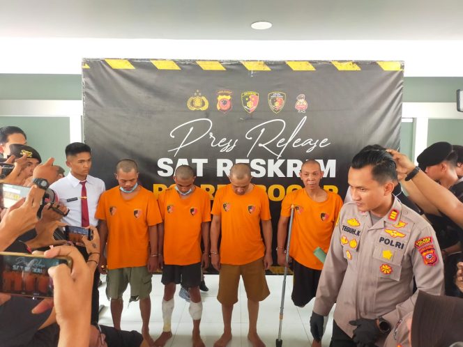 
					Polisi Berhasil Menangkap Empat Tersangka Pembunuhan Berencana di Pamijahan Bogor