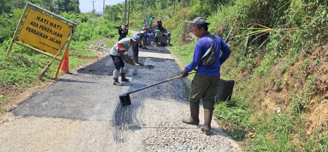 
					Bentuk Komitmen dan Kenyamanan Masyarakat, UPT Jajem Wilayah VI Cigudeg Laksanakan Perawatan Jalan