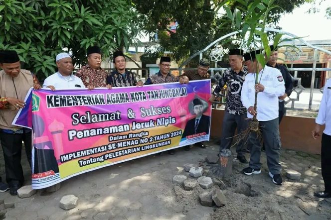 Walikota Tanjungbalai Menghadiri Acara Penanaman Pohon di Kelurahan Sirantau