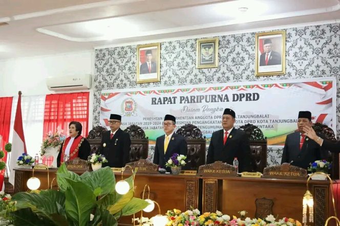 
					Pjs Wali Kota Tanjungbalai, Baharuddin Pabba, Hadiri Peresmian Pemberhentian dan Pengangkatan Anggota DPRD Tanjungbalai 2019-2024 dan 2024-2029