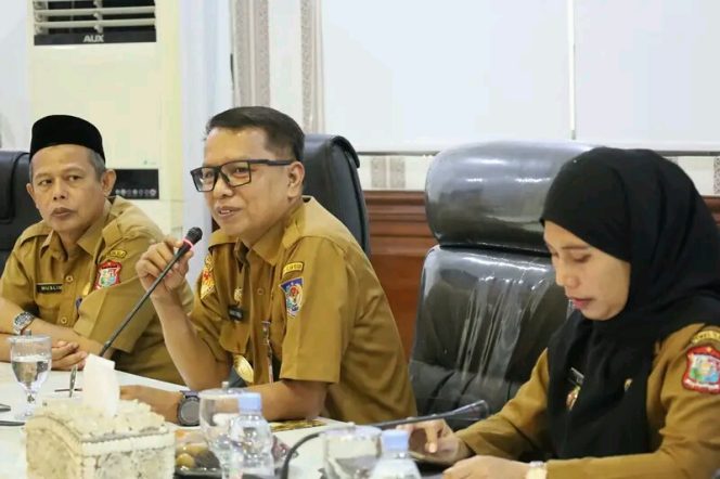 
					Pjs Wali Kota Tanjungbalai, Baharuddin Pabba, Hadiri dan Buka Rapat Pembinaan Penyelenggaraan Pemerintahan Kecamatan dan Kelurahan