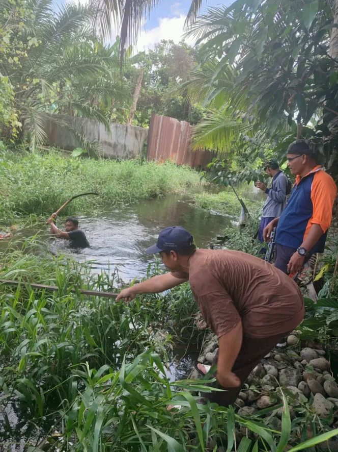 
					Pemkot Tanjungbalai Gelar Gotong Royong Bersihkan Parit di Jalan Anwar Idris