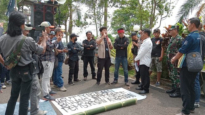 
					Dugaan Penyimpangan Pengadaan Interactive Display di KBB, Aliansi Anak Bangsa Gelar Unjuk Rasa