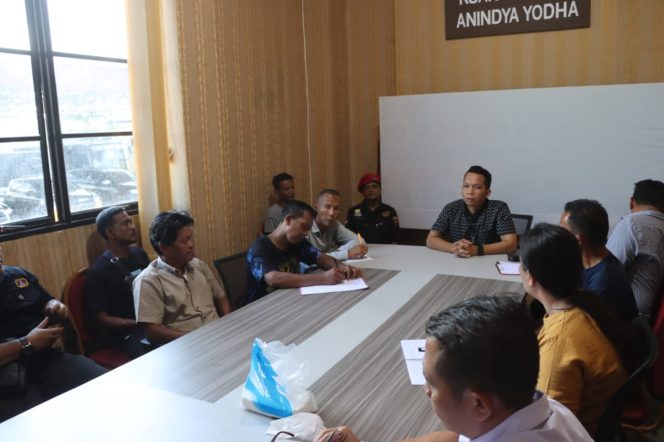 
					Polres Tanjab Barat Lakukan Penyelidikan Terkait Dugaan Penggelapan Dana Fasilitasi Pembangunan Kebun Masyarakat Desa Badang Kec. Tungkal Ulu