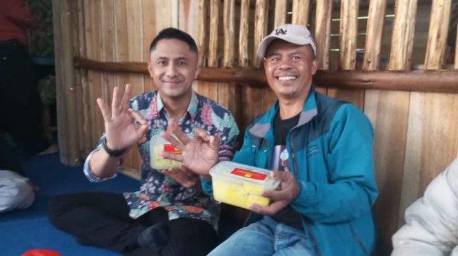 
					Pasangan Calon Bupati KBB Nomor 3, Hade, Jalin Silaturahmi dengan Pelaku UMKM untuk Program Modal Tanpa Bunga