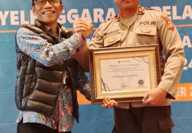 Polres Tanjab Barat Terima Piagam Penghargaan Juara 1 Penganugrahan Predikat Penilaian Kepatuhan Penyelenggaraan Pelayanan Publik 2024 dari Ombudsman RI