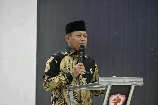 
					Wali Kota Tanjungbalai Serahkan Beasiswa untuk Mahasiswa
