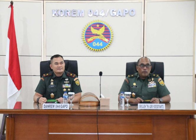 
					Penyambutan Brigjen TNI Adri Koesdyanto Sebagai Warga Baru Korem 044/Gapo