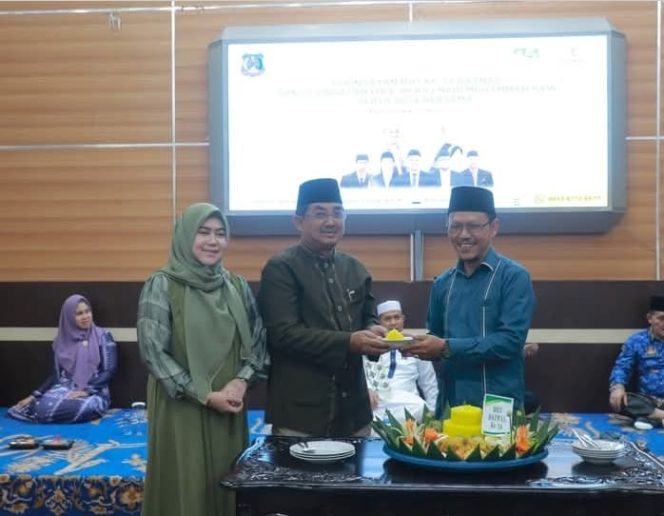 
					HUT BAZNAS RI ke-24, Bupati Tanjab Barat Serahkan Bea Siswa Untuk 100 Siswa MDT