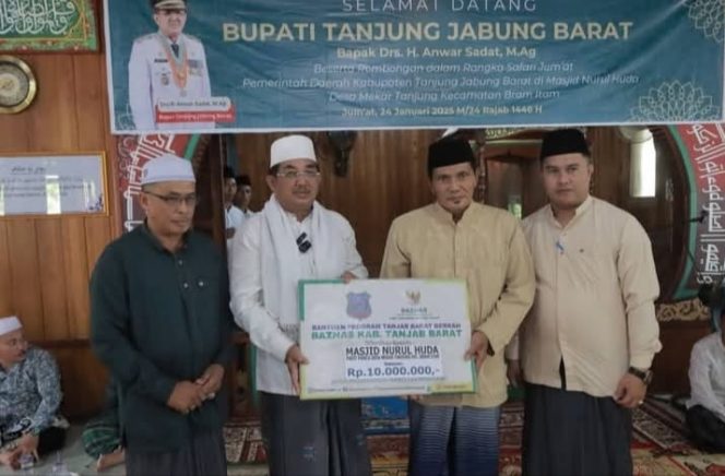 
					Bupati Tanjab Barat Safari Jum’at Berkah di Masjid Nurul Huda Desa Mekar Tanjung