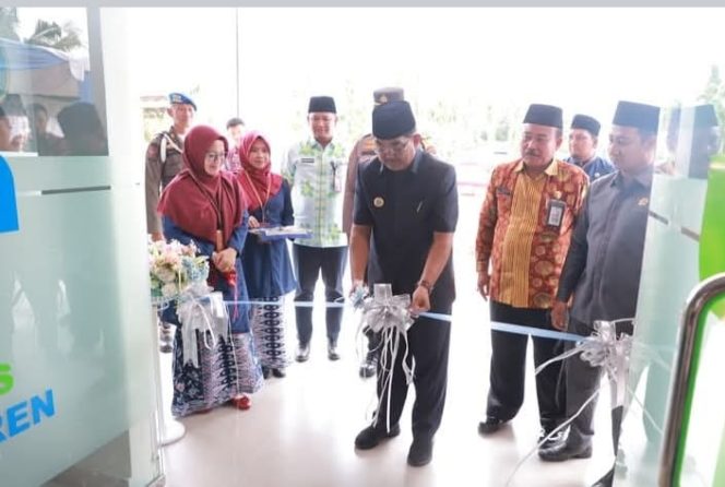 
					Bupati Tanjung Jabung Barat Resmikan Gedung Baru Puskesmas Sungai Saren, Harapkan Peningkatan Pelayanan Kesehatan