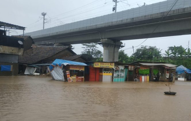 
					Diguyur Curah Hujan Yang Cukup Lebat, Beberapa Lokasi di Bandung Barat Terendam Banjir