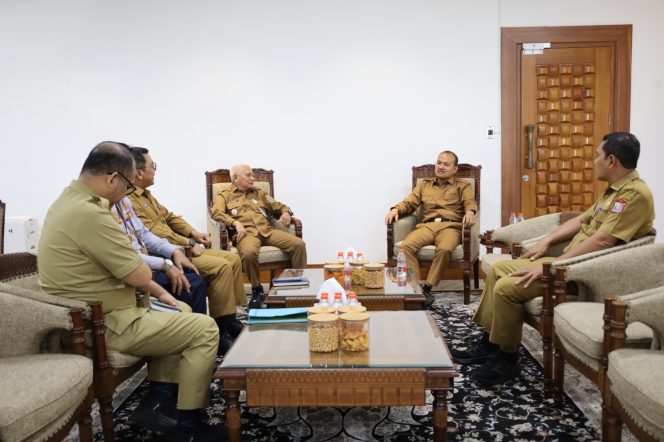 
					Bertemu Wagubsu, Wali Kota Tanjungbalai Sampaikan Proposal Terkait Penggunaan Terminal Terpadu Sijambi dan Perbaikan Jalan Provinsi (Arteri)