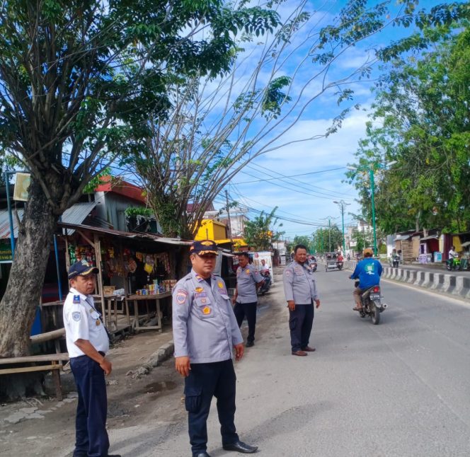 
					Dishub Tanjungbalai Tertibkan Angkutan Umum di Bahu Jalan dan Atur Lalu Lintas
