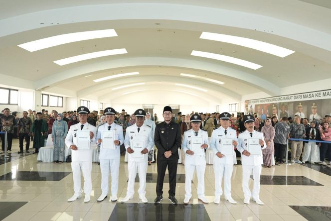 
					Resmi Dilantik, Lima Kepala Desa PAW dan Satu Pj, Bupati Bandung Barat Minta Segera Bertugas Maksimal 