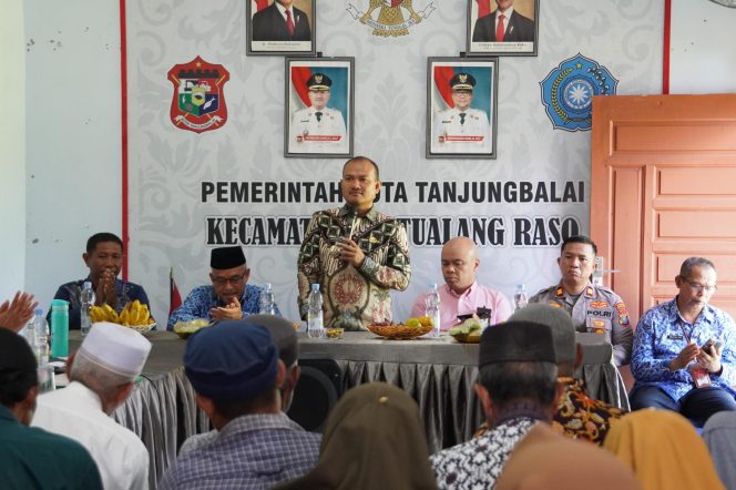 
					221 Guru Mengaji, Petugas Bilal Mayit, Petugas Penggali Kubur Se Kecamatan STR Terima Bansos dari Pemko Tanjungbalai