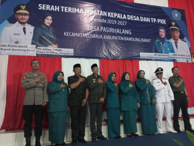 
					Hadir di Acara Sertijab Kepala Desa dan TP PKK Pasirhalang, Hj.Neneng Wakil Ketua TP PKK Kabupaten Bandung Barat Berikan Pesan ini