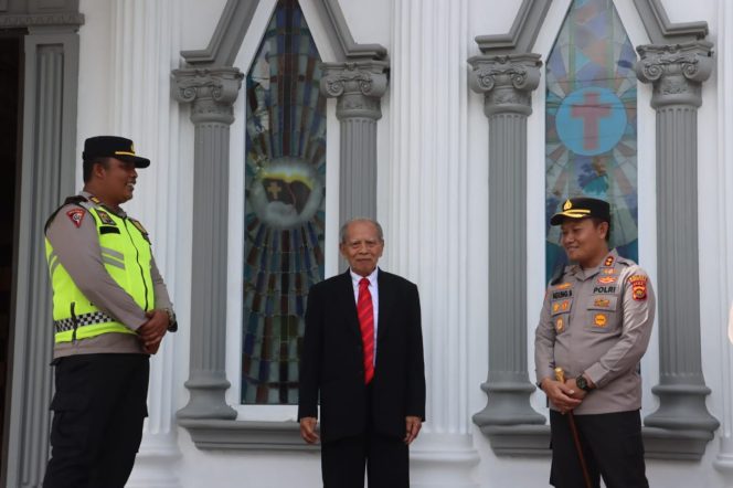 
					Pengecekan Dan Patroli Di Gereja Kapolres Tanjab Barat Pimpin Langsung Pada Hari Paska