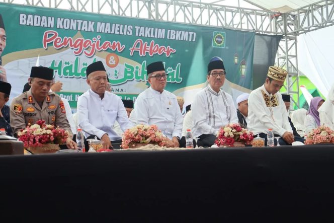 
					Bupati Dr. H. Hamartoni Ahadis, M.Si., Bersama Forkopimda dan Ribuan Warga Hadiri Tabligh Akbar di Islamic Centre Lampung Utara
