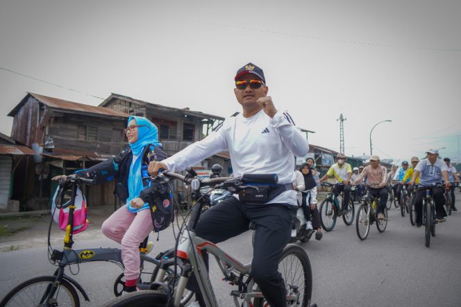 
					Walikota Tanjungbalai Ikuti Olah Raga Sepeda Santai Sekaligus Monitoring Gotong Royong