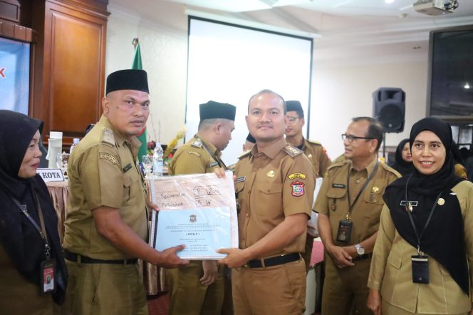 
					Buka Launching Pendataan Pajak Kendaraan Bermotor dan Penyerahan DHKP SPPT P-2 Tahun 2025, Wali Kota Tanjungbalai : Mari Fokus dan Bekerja Optimal Tingkatkan PAD                                               