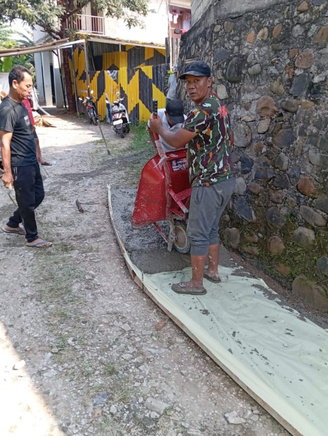 
					Dana  Desa Cair  Tahap Pertama Pemdes Babakan Madang bangun Drainase, MCK, dan Betonisasi Jalan Lingkungan  Anggaran 2025