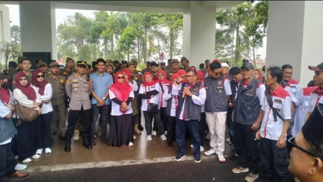 
					LAKI Gelar Aksi Unjuk Rasa di Kantor Bupati Bandung Barat, Desak Penuntasan Kasus Korupsi