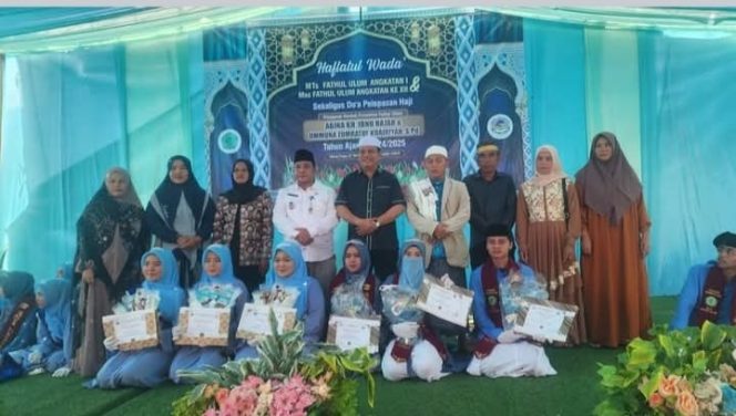 
					Pelepasan Santri Fathul Ulum, Wabup Katamso Soroti Pembangunan SDM dan Pendidikan Berbasis Agama