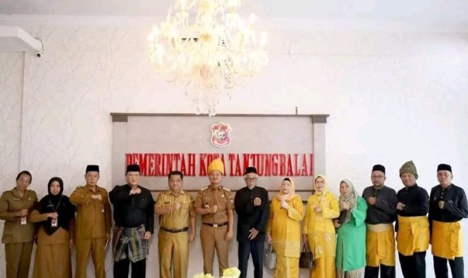 
					Terima Audiensi PD MABMI Tanjungbalai, Wali Kota Mahyaruddin Salim Minta Peran Serta dan Dukung Tanjungbalai EMAS