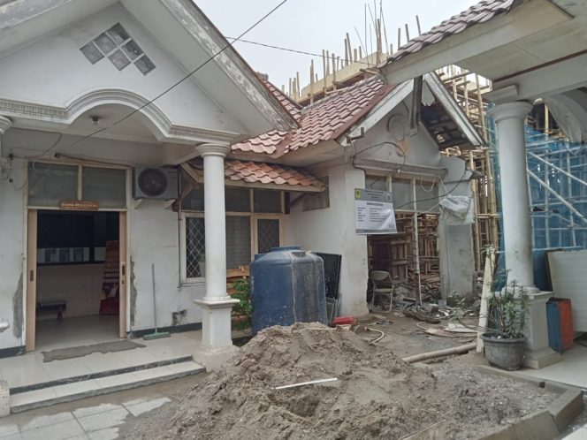 
					Tingkatkan Pelayanan Pada Masyarakat, Pemerintah Desa Cicadas  Renovasi Kantor Desa Gunakan Dana Desa 2025