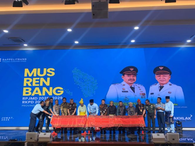 
					Wakil Wali Kota Tanjungbalai Hadiri Musrenbang RPJMD dan RKPD Sumut Tahun 2026 Kenakan Pakaian Adat Melayu