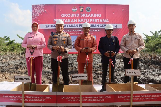 
					Ground Breaking Peletakan Batu Pertama SPPG ( Satuan Pelayanan Pemenuhan Gizi) Polres Tanjab Barat Via zoom Meeting