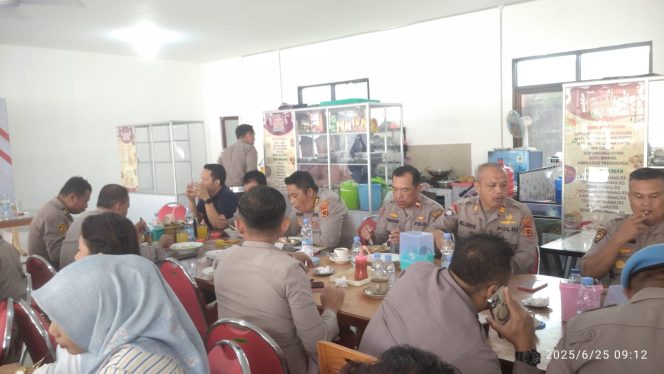 
					Kapolres Tanjab Barat Gelar Silahturahmi Bersama Insan Pers Pada Peringatan Hari HUT Bhayangkara Ke-79