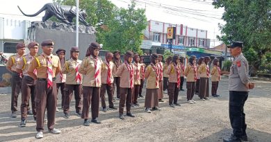 Latihan Dan Pembinaan Pramuka Saka Bhayangkara Di Halaman Mapolsek Banjarsari Ciamis