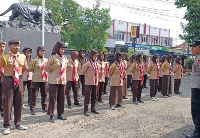 Latihan Dan Pembinaan Pramuka Saka Bhayangkara Di Halaman Mapolsek Banjarsari Ciamis