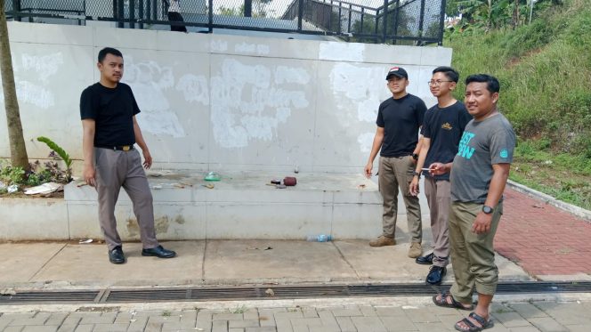 
					Satpol PP Tertibkan Bangunan Liar dan Temukan Vandalisme di Tembok Alun Alun Bandung Barat Dengan Tulisan Tak senonoh