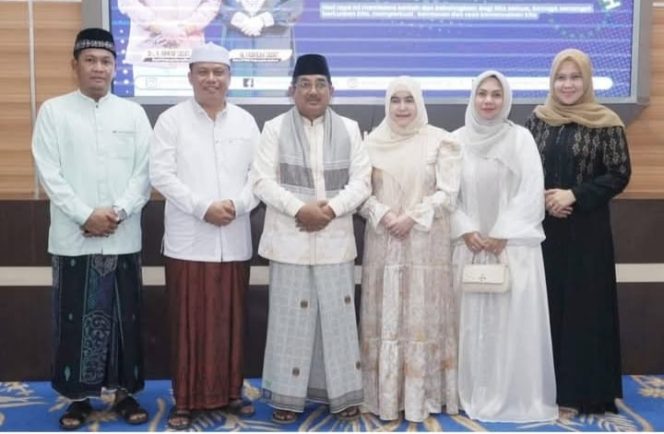 
					Usai Salat Idul Adha di Masjid Al-Anwar, Bupati Tanjab Barat Gelar Open House