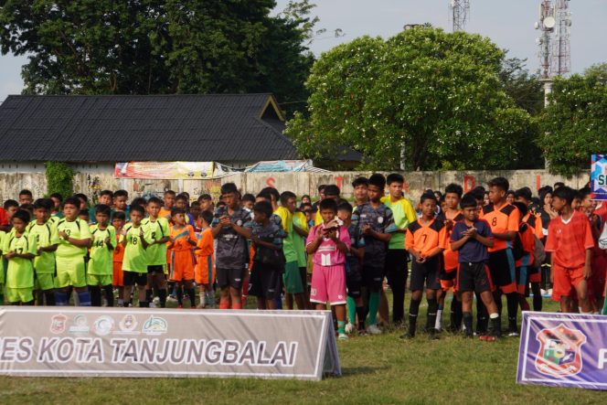 
					Wali Kota Tanjungbalai Buka Turnamen Sepak Bola Mini Milenial 2025