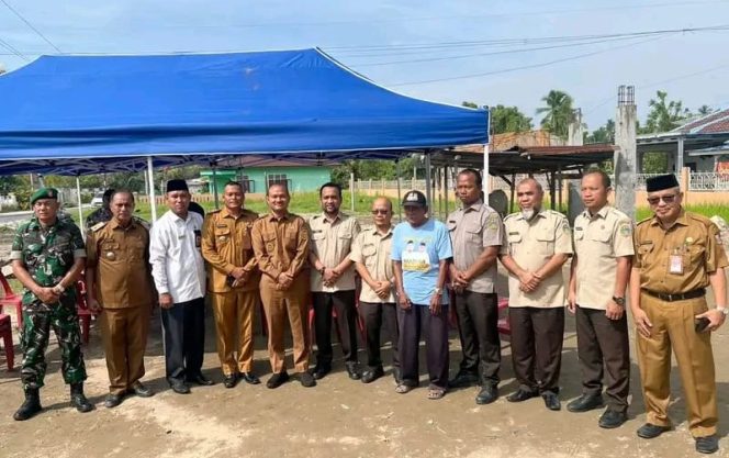 
					Wali Kota Tanjungbalai Serahkan Sapi Kurban Bantuan Gubsu Untuk Masjid Muhtadi, Pematang Pasir Kecamatan Teluk Nibun