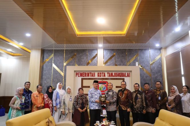 
					Wali Kota Tanjungbalai Terima Audiensi UMA, Sambut Baik Potensi Kerjasama Dengan Fokus Peningkatan SD