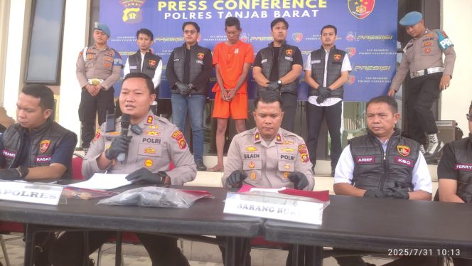 
					Polres Tanjabbar Ungkap Pelaku Pembunuhan Dikampung Nelayan