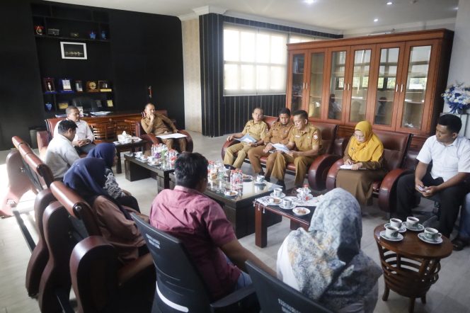 
					Terima Audiensi Perwakilan Non ASN Yang Dirumahkan, Wali Kota Tanjungbalai Siap Membantu dan Memperjuangkan Segera Berkordinasi Dengan Pemerintah Pusat