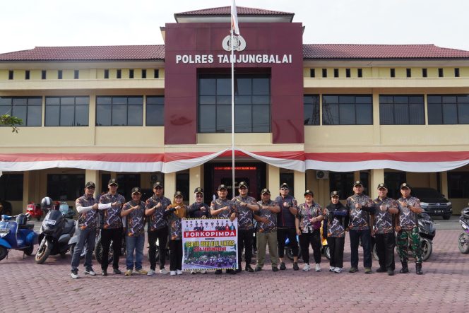 
					Wali Kota dan Wakil Wali Kota Tanjungbala Ikuti Rakor dan Executive Shooting Bersama Forkopimda
